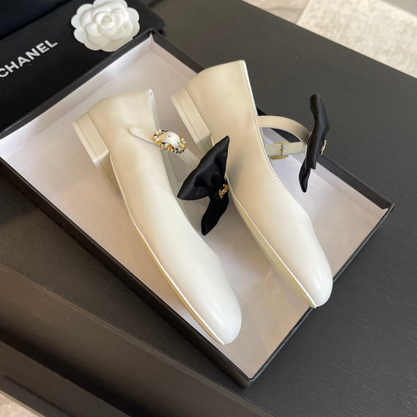 BALLET FLAT IN PELLE DI AGNELLO BIANCA CON FIOCCO NERO