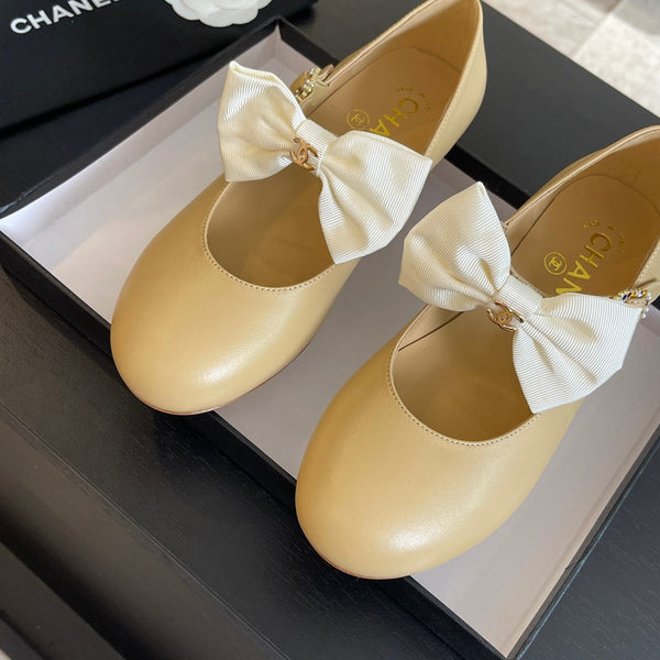 BALLET FLAT DARK CREAM LAMBSKIN WITH WHITE BOW