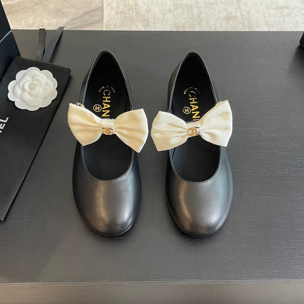 BALLERINA IN PELLE NERA CON FIOCCO BIANCO