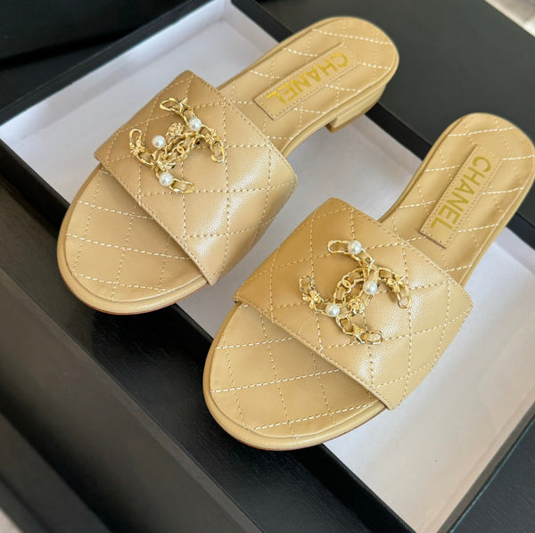 PANTOFOLE IN PELLE DI AGNELLO TRAPUNTATA BEIGE CREMA