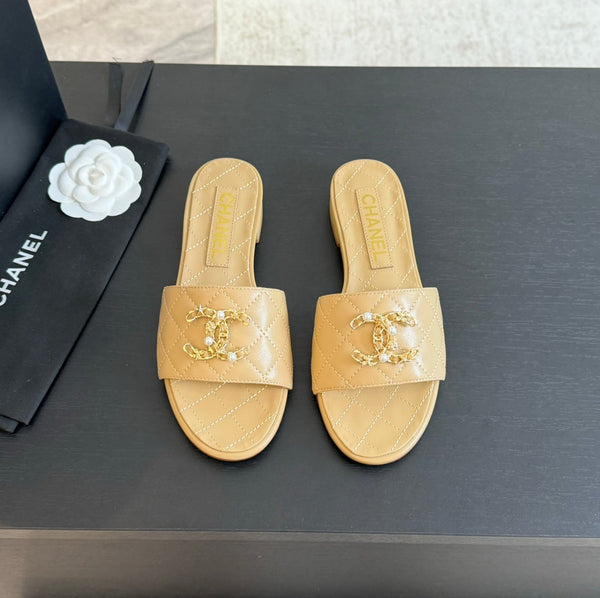 PANTOFOLE IN PELLE DI AGNELLO TRAPUNTATA BEIGE CREMA