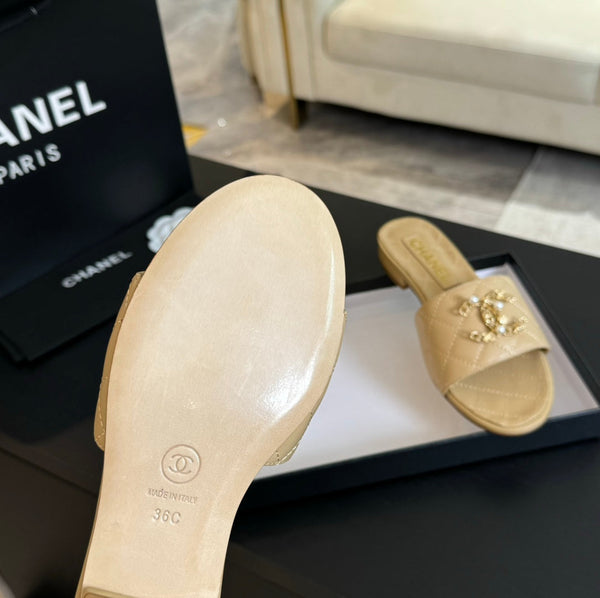 PANTOFOLE IN PELLE DI AGNELLO TRAPUNTATA BEIGE CREMA