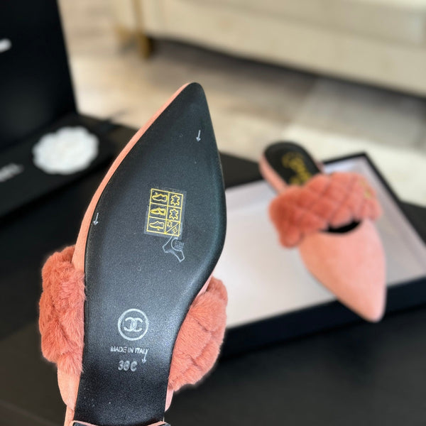 CC MULE IN PILE LISCIO ROSA CHIARO CON FERRAMENTA ORO