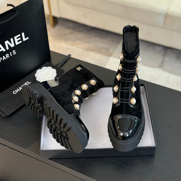 CC HIGH-TOP BOOTS IN BLACK SUEDE AND CALFSKIN WITH PEARL CHAIN