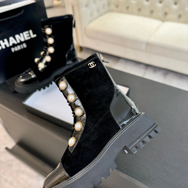 CC HIGH-TOP BOOTS IN BLACK SUEDE AND CALFSKIN WITH PEARL CHAIN