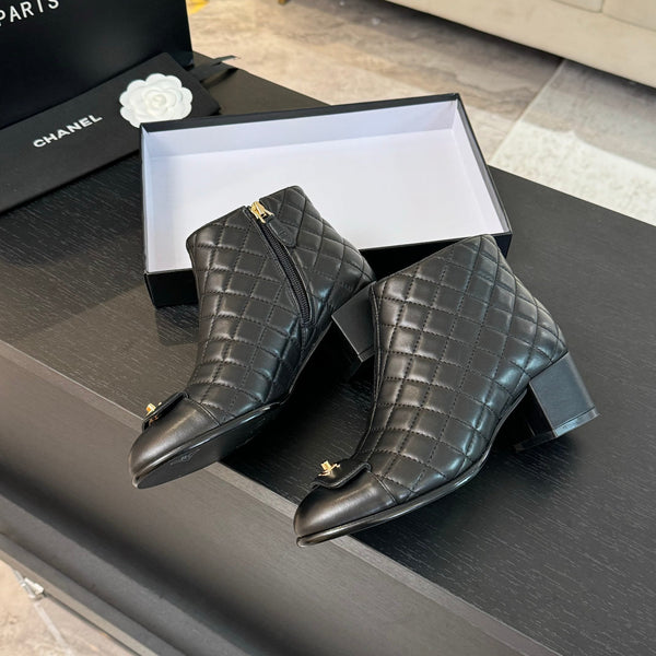 Stivaletti CC in pelle di agnello trapuntata nera da 50 mm