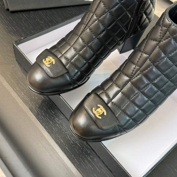 Stivaletti CC in pelle di agnello trapuntata nera da 50 mm