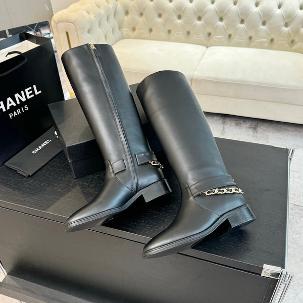 Stivali alti CC 30mm in pelle bovina nera liscia con catena