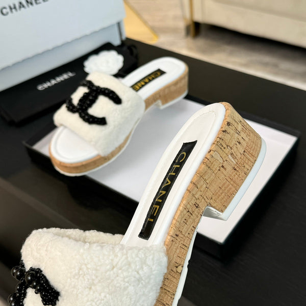 CC Slippers White Wool And Calfskin