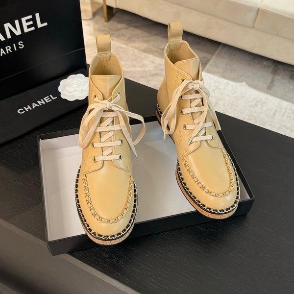 Stivaletti CC Beige con Catena in Pelle di Vitello