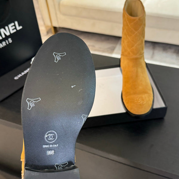 CC Ankle Boots 30mm Dark Yellow Suede Quilted