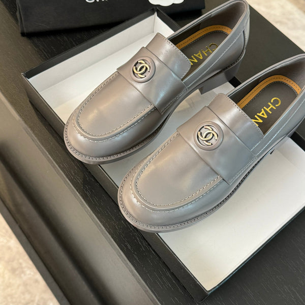 CC Moccasins Glossy Silver Gray Cowhide