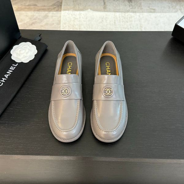 CC Moccasins Glossy Silver Gray Cowhide