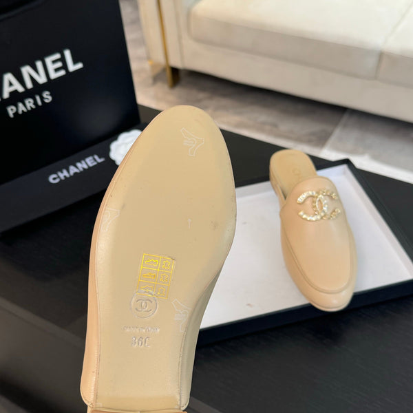 CC Mule Beige Calfskin Double C Diamond