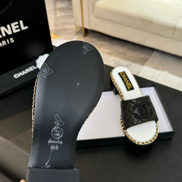 PANTOFOLA ALTE FLATFORM IN PELLE DI MONTONE GOFFRATA NERA