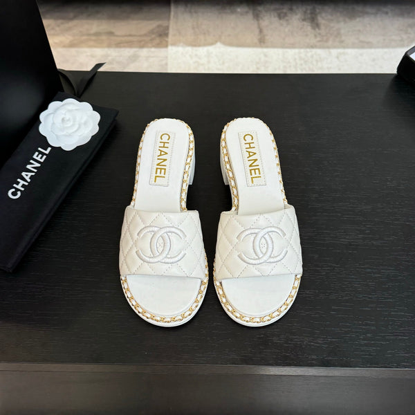 HIGH FLATFORM SLIPPER IN WHITE EMBOSSED SHEEPSKIN