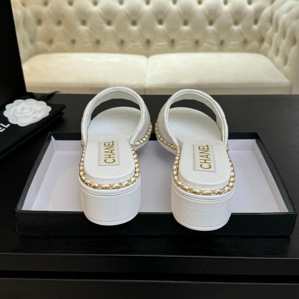 HIGH FLATFORM SLIPPER IN WHITE EMBOSSED SHEEPSKIN