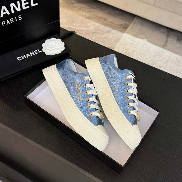 SCARPE DA BISCOTTO CON TESTA GRANDE IN PELLE DI AGNELLO BLU OTTANIO E BIANCO