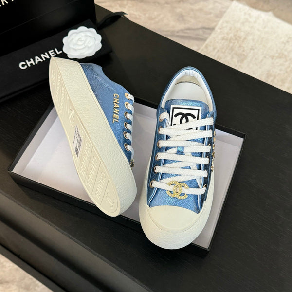 SCARPE DA BISCOTTO CON TESTA GRANDE IN PELLE DI AGNELLO BLU OTTANIO E BIANCO