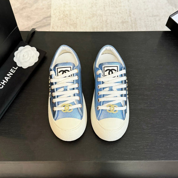 SCARPE DA BISCOTTO CON TESTA GRANDE IN PELLE DI AGNELLO BLU OTTANIO E BIANCO