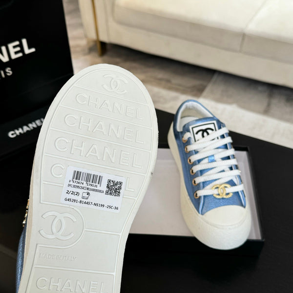 SCARPE DA BISCOTTO CON TESTA GRANDE IN PELLE DI AGNELLO BLU OTTANIO E BIANCO