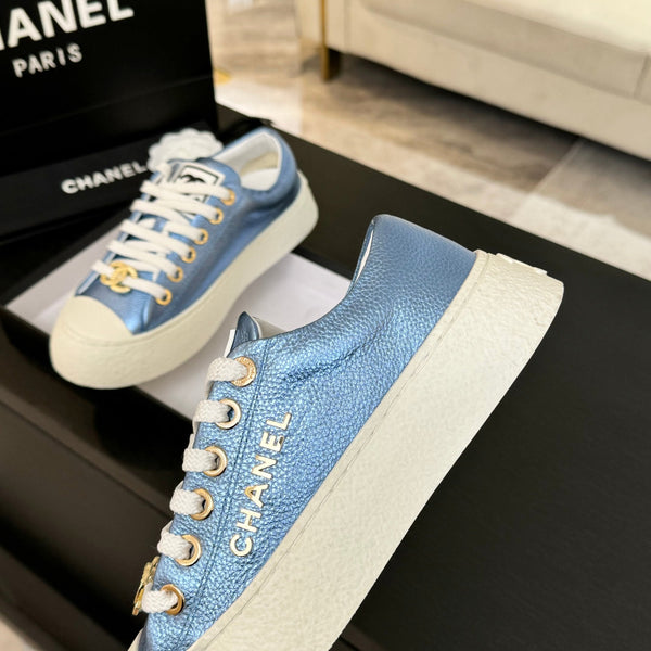 SCARPE DA BISCOTTO CON TESTA GRANDE IN PELLE DI AGNELLO BLU OTTANIO E BIANCO