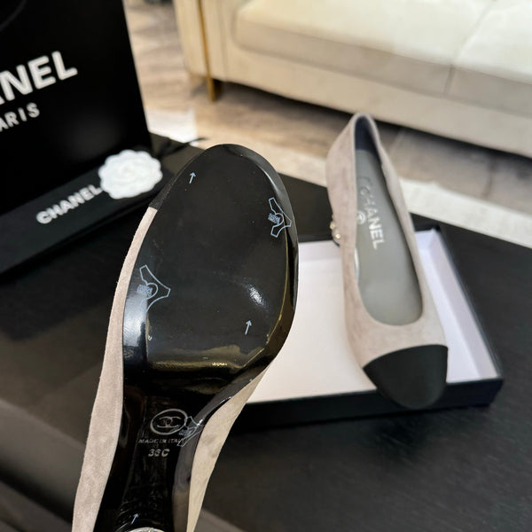 SANDALI CON TACCO ALTO 85 MM IN CAMOSCIO GRIGIO CHIARO E TESSUTO NERO