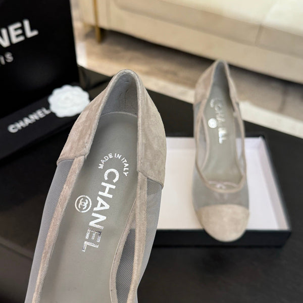 SANDALI CON TACCO ALTO 85 MM IN CAMOSCIO E RETE GRIGIO CHIARO