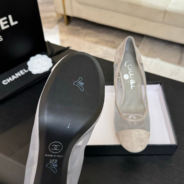 SANDALI CON TACCO ALTO 85 MM IN CAMOSCIO E RETE GRIGIO CHIARO