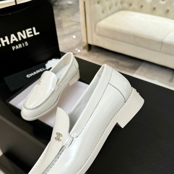 Mocassini CC 25C in pelle verniciata bianca