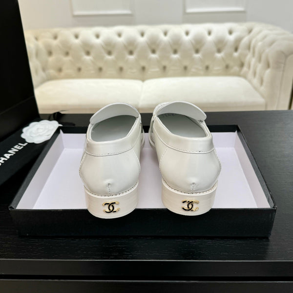 CC 25C Moccasins Ivory Patent Leather