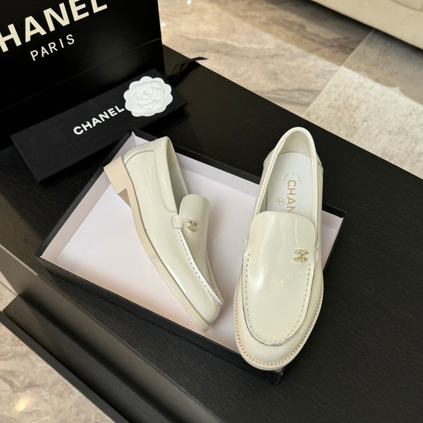 CC 25C Moccasins Ivory Patent Leather