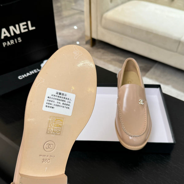 CC 25C Moccasins Beige Patent Leather