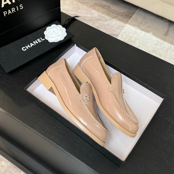 CC 25C Moccasins Beige Patent Leather