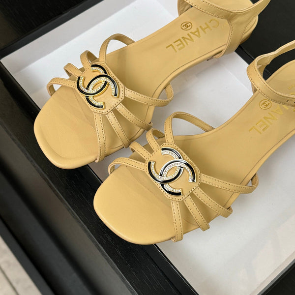 Sandalo CC 15mm in pelle di pecora color crema scuro 212923