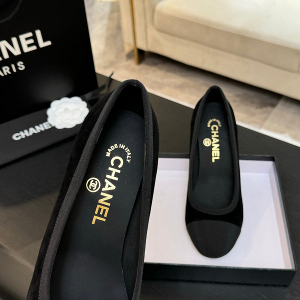 CC 25S Pump 85mm Nero Suede Grosgrain