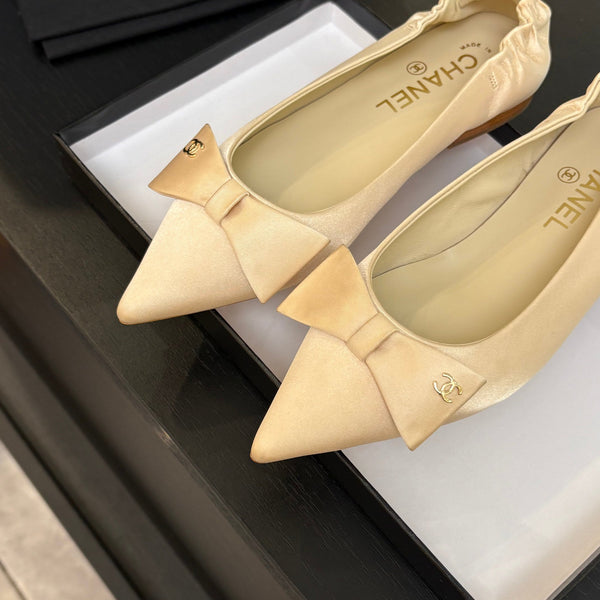 CC 25A Ballerina Beige Satin And Sheepskin 373778