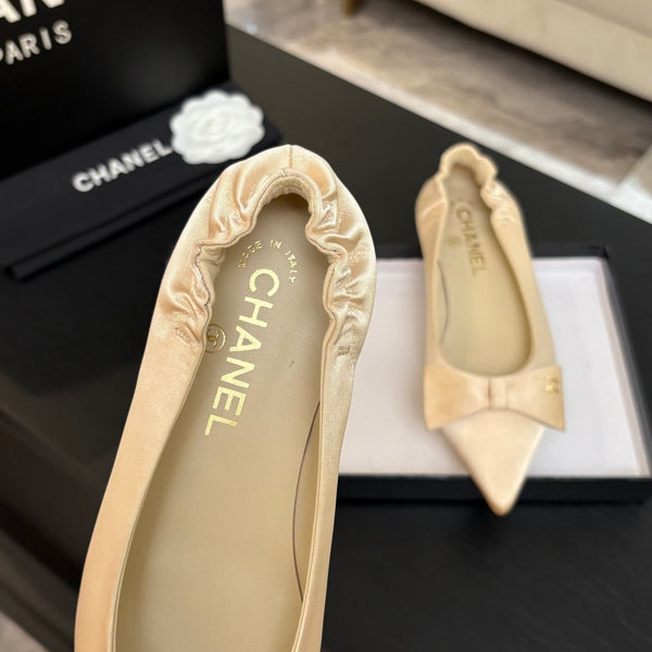 CC 25A Ballerina Beige Satin And Sheepskin 373778