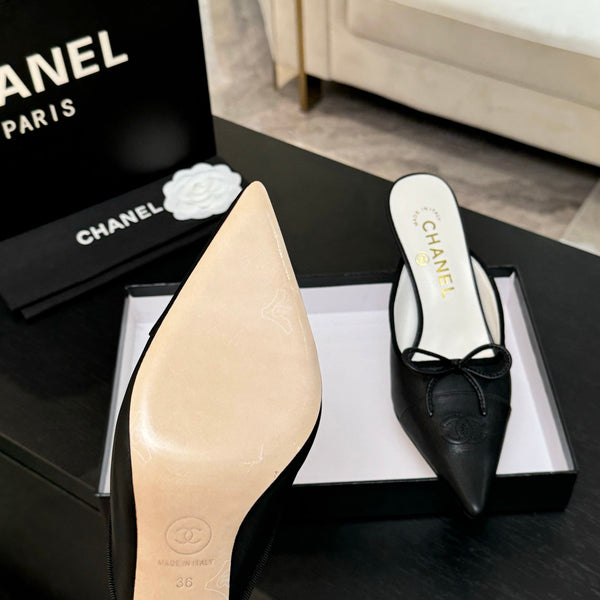 CC 26s Métiers d'Art Pointed-Toe Mule Black Sheepskin 700616