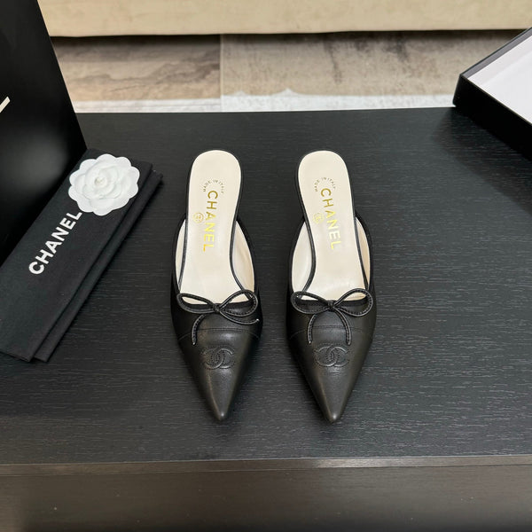 CC 26s Métiers d'Art Pointed-Toe Mule Black Sheepskin 700616