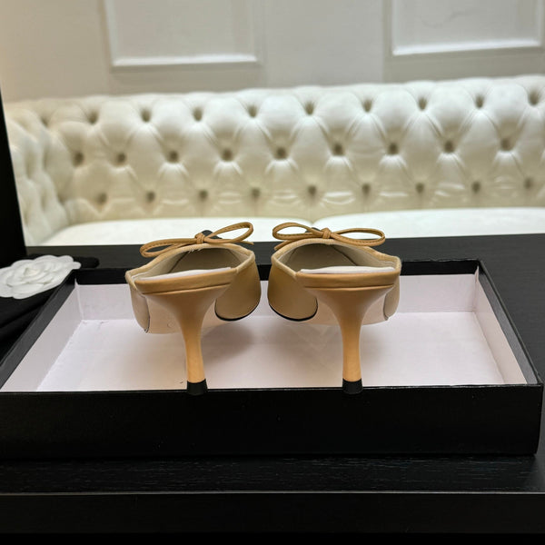 CC 26s Métiers d'Art Pointed-Toe Mule Beige Black Sheepskin 700618