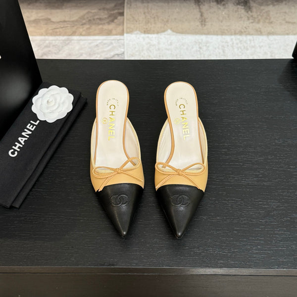 CC 26s Métiers d'Art Pointed-Toe Mule Beige Black Sheepskin 700618