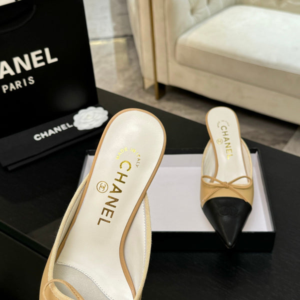 CC 26s Métiers d'Art Pointed-Toe Mule Beige Black Sheepskin 700618