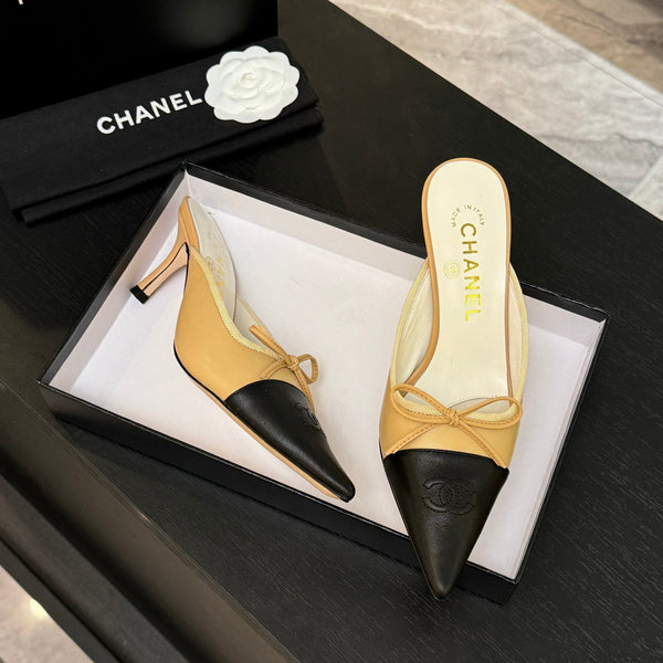 CC 26s Métiers d'Art Pointed-Toe Mule Beige Black Sheepskin 700618