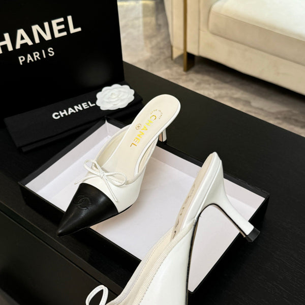 CC 26s Métiers d'Art Pointed-Toe Mule White Black Sheepskin 700619