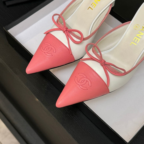 CC 26s Métiers d'Art Mule à bout pointu en peau de mouton blanc rose 700620