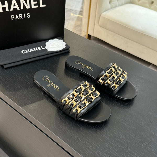 CC 25B Flat Mule Sandals Black Sheepskin With Chain 373814