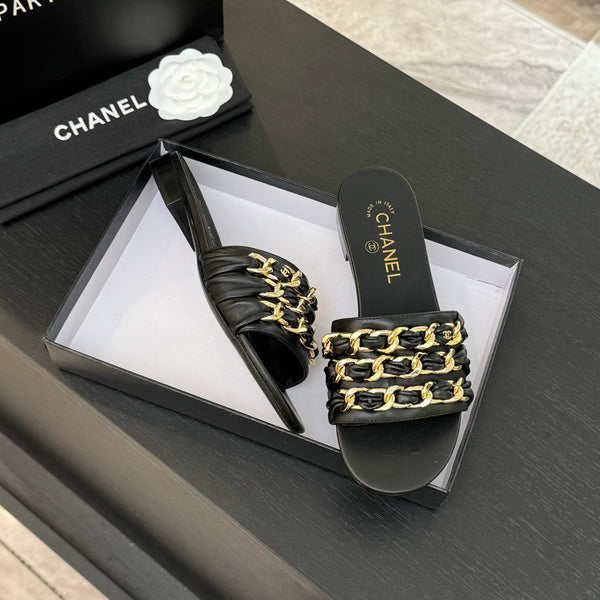 CC 25B Flat Mule Sandals Black Sheepskin With Chain 373814