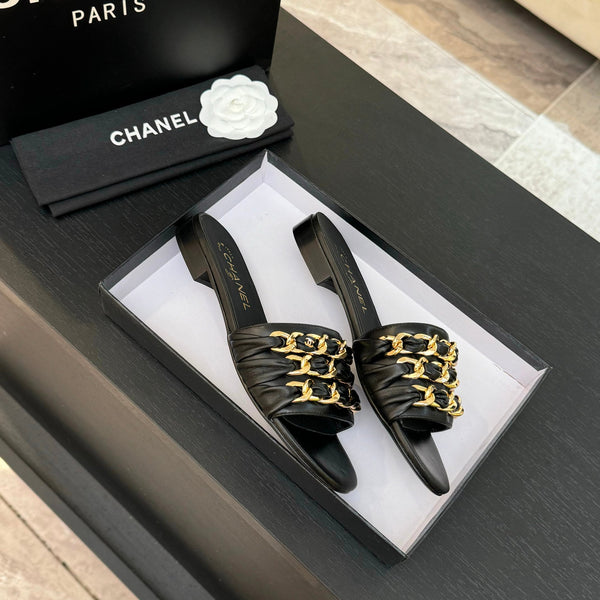 CC 25B Flat Mule Sandals Black Sheepskin With Chain 373814