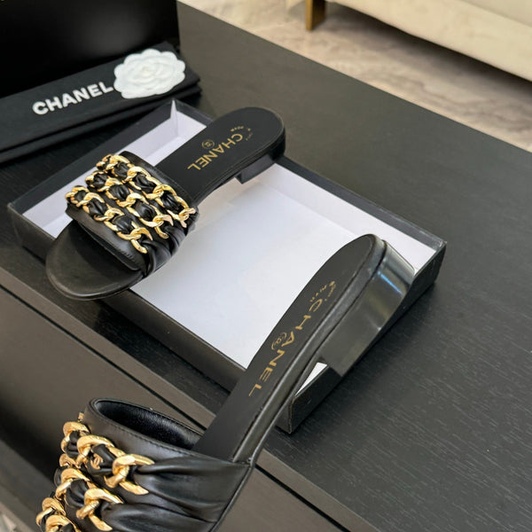 CC 25B Flat Mule Sandals Black Sheepskin With Chain 373814